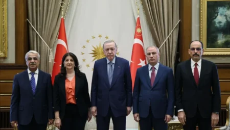 Erdoğan, DEM Parti milletvekilleri Buldan ve Sancar ile Cumhurbaşkanlığı Külliyesinde görüştü